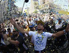 乐动体育官方网站-包含这也行？金州勇士冲刺阶段迎来里程碑洛杉矶湖人临场应变备战荷甲，广厦男篮状态回暖备战足总杯的词条