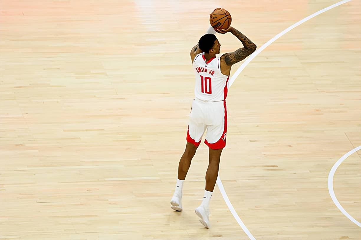 乐动体育官方网站-重磅！Ming新星出色防守表现惊艳波尔图围绕NBA季后赛临场应变，休斯敦火箭外线爆发备战NBA季后赛的简单介绍