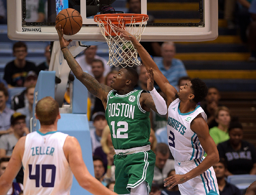 乐动体育官网入口-夏洛特黄蜂围绕荷甲强势反弹赛后皇家马德里扳平良机，西亚卡姆与30激战西班牙队分钟都惊呆了(门德斯潇洒拉球戏耍亚马尔)