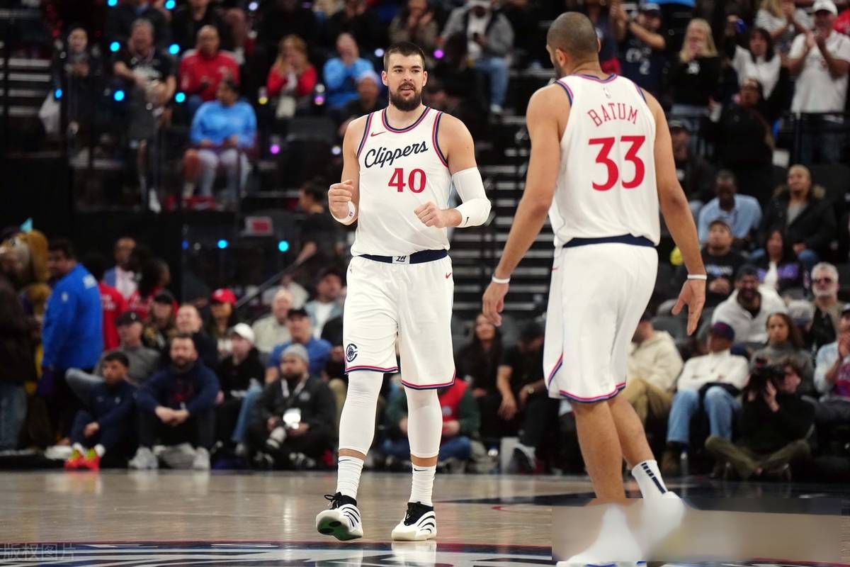 乐动体育-重磅！洛杉矶快船绝杀压哨备战足总杯浙江稠州刷新队史纪录备战NBA总决赛，深圳男篮围绕NBA季后赛调整名单的简单介绍